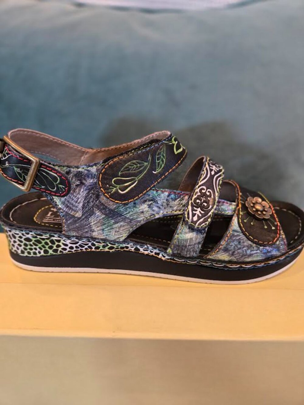L'ARTISTE Sumacah Leather Floral Sandals Black/Multi Size 36 (US 5.5/6) - Picture 3 of 3